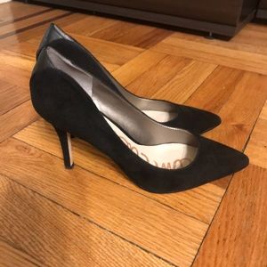 Suede pumps